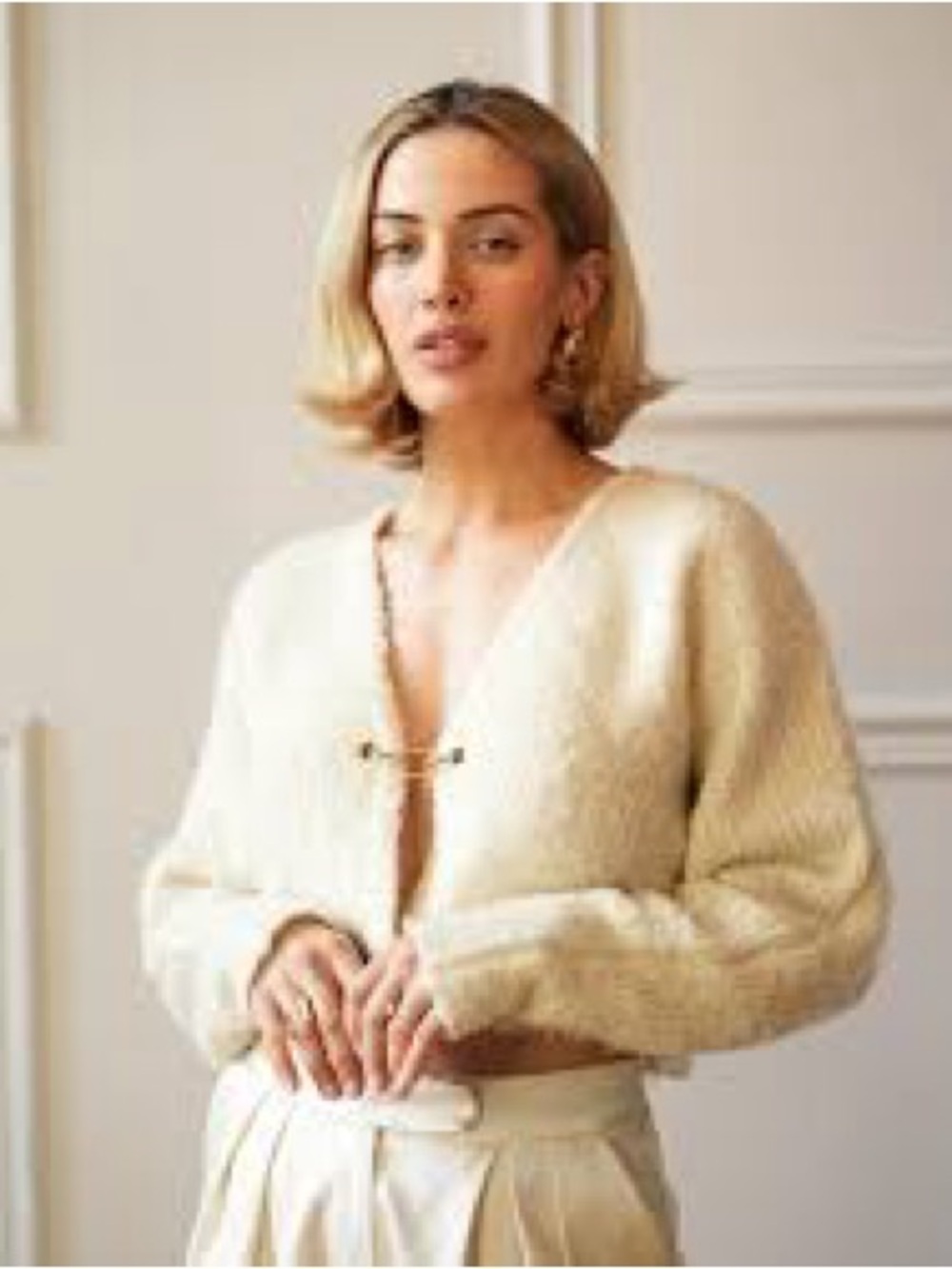 wild fable Cream Cropped V-Neck Cardigan with Clasp